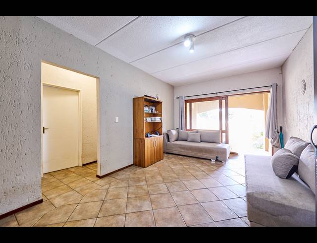 2 BEDROOM APARTMENT TO LET IN SUNNINGHILL
